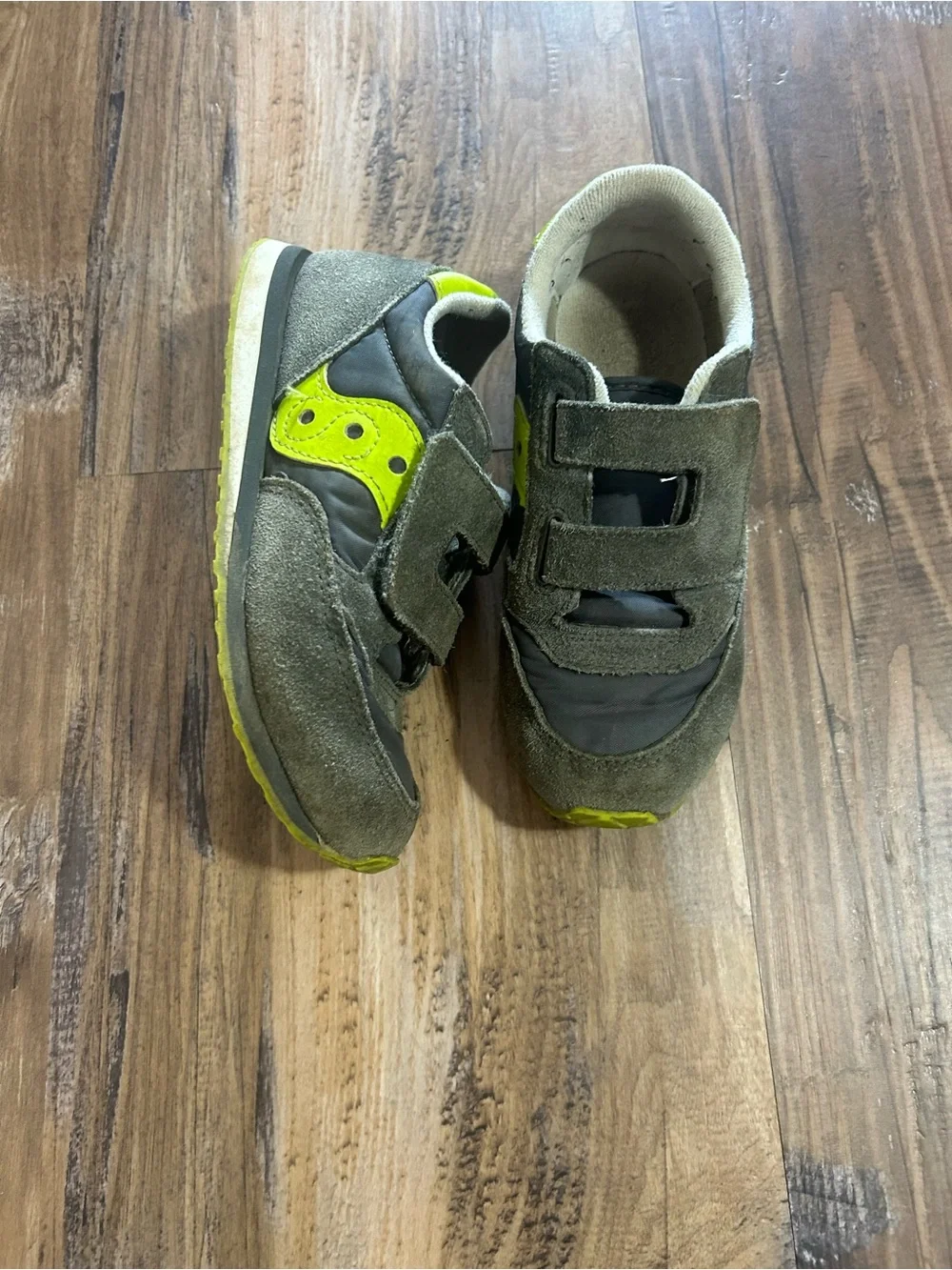 10 Pairs of shoes 9c-12c